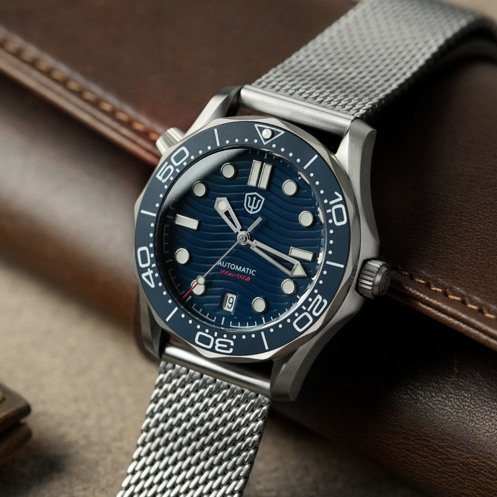 Watchdives Wd007 V4 39Mm NTTD  - đánh giá và giá Plastic Dome Clear
